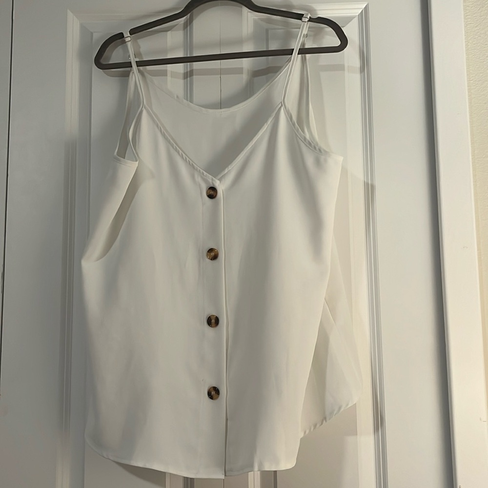 Cute white tank top w adjustable straps